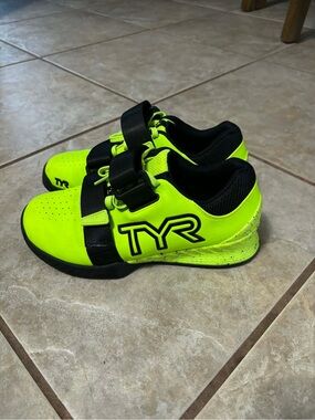 TYR Lifters - women’s 7.5